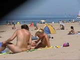Spionage på to kvinder på stranden